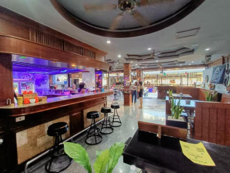 Hack Patong Beach Hotel Экстерьер фото