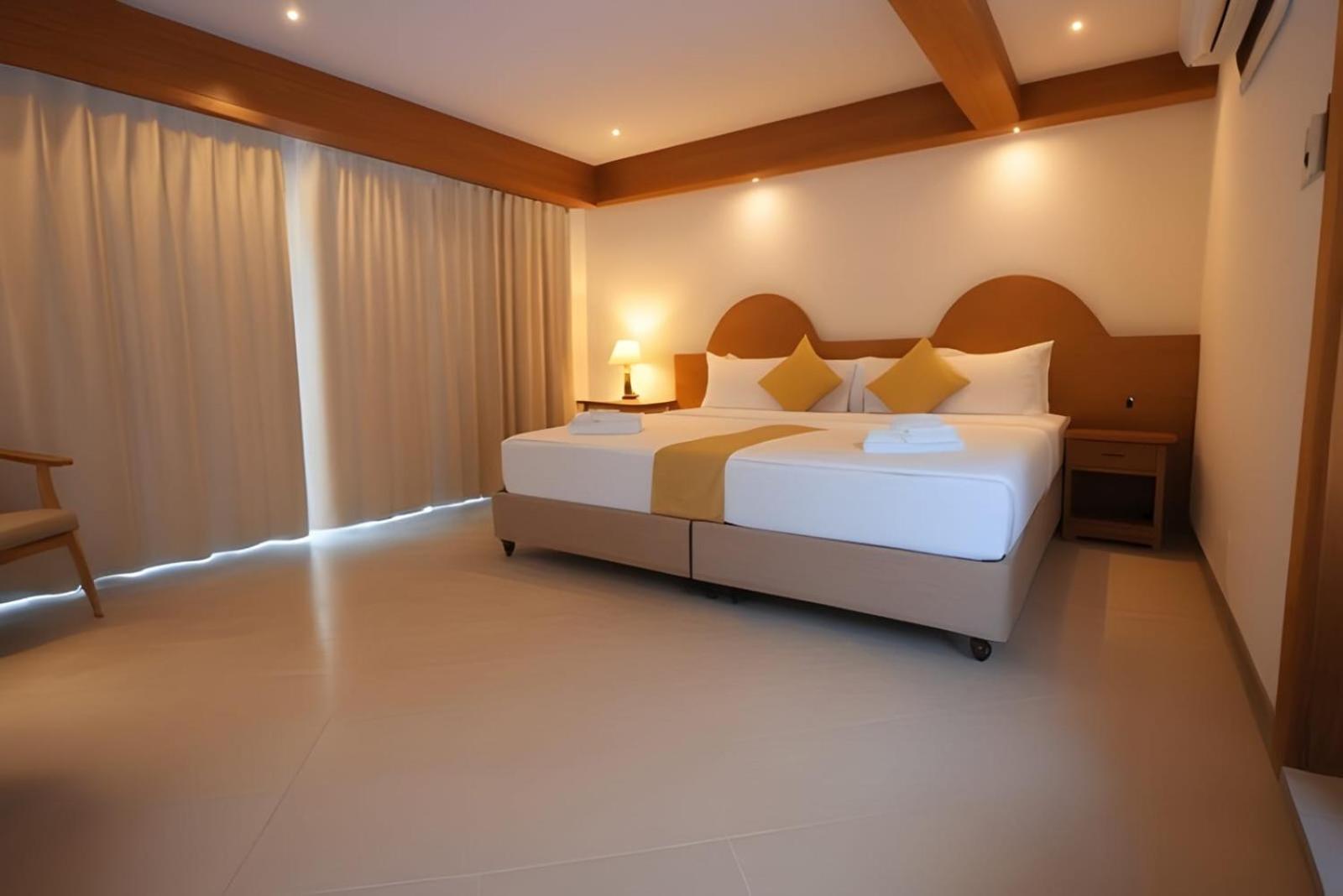 Hack Patong Beach Hotel Экстерьер фото