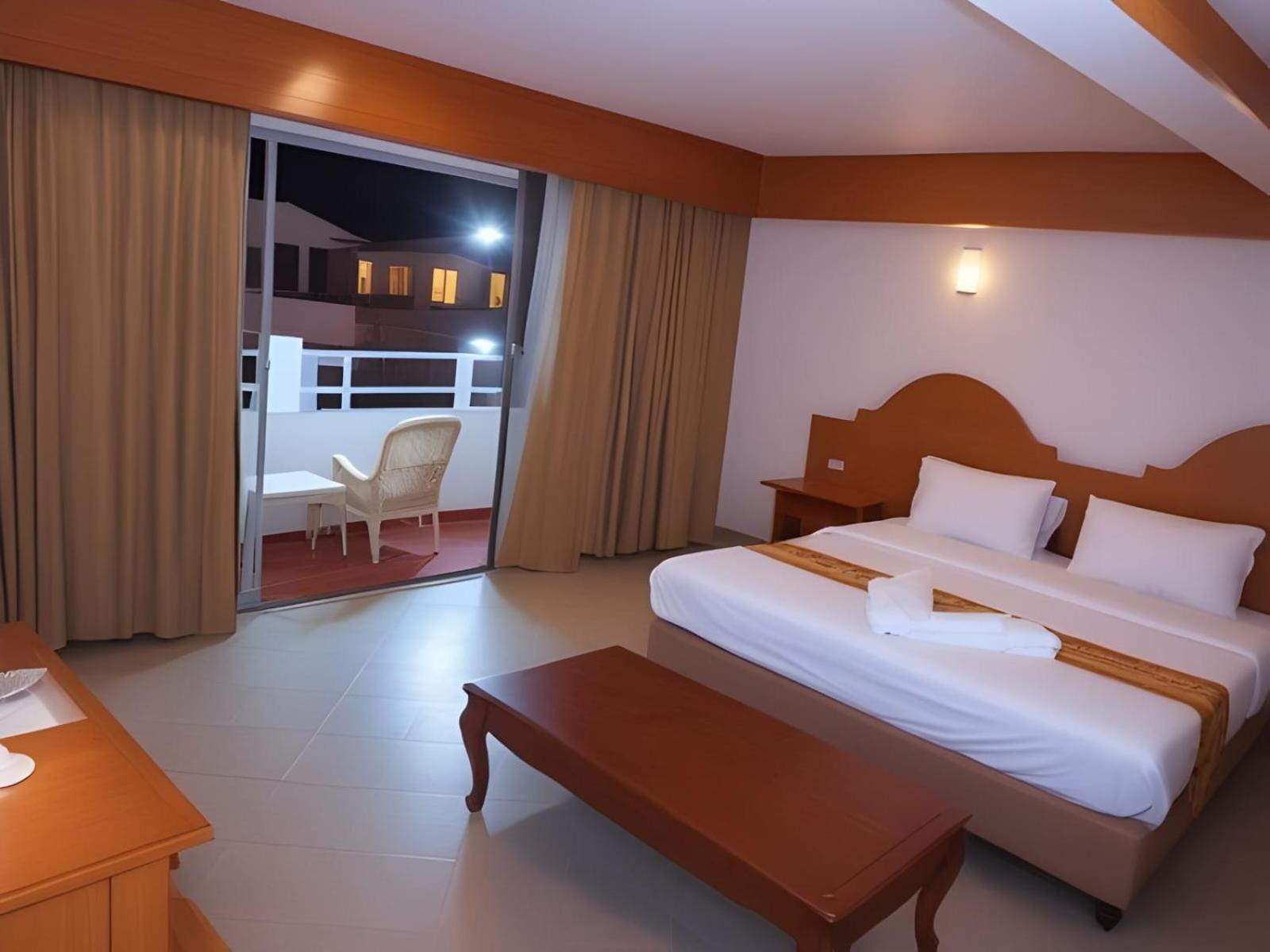 Hack Patong Beach Hotel Экстерьер фото